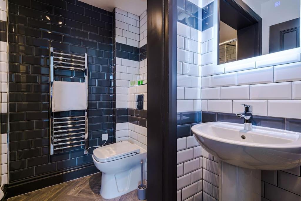 Supersized Studio In Честер Экстерьер фото