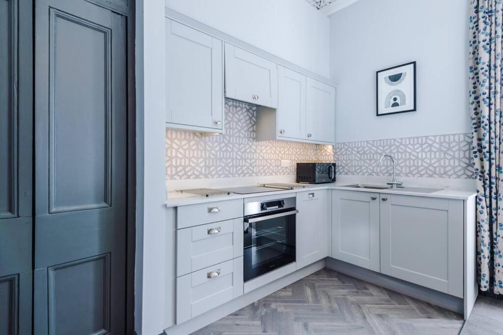Supersized Studio In Честер Экстерьер фото