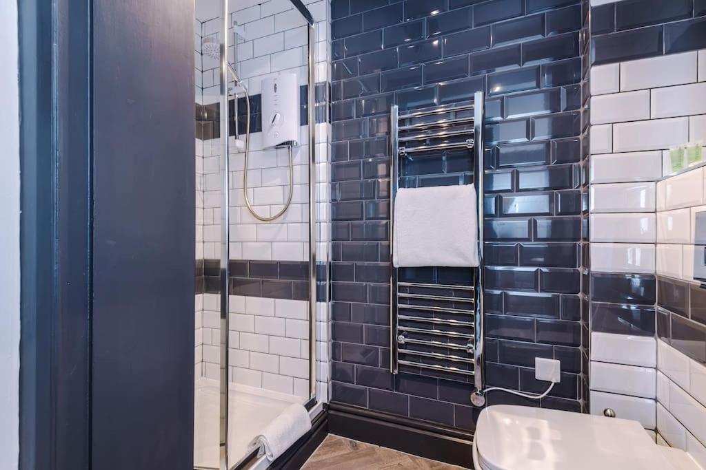 Supersized Studio In Честер Экстерьер фото